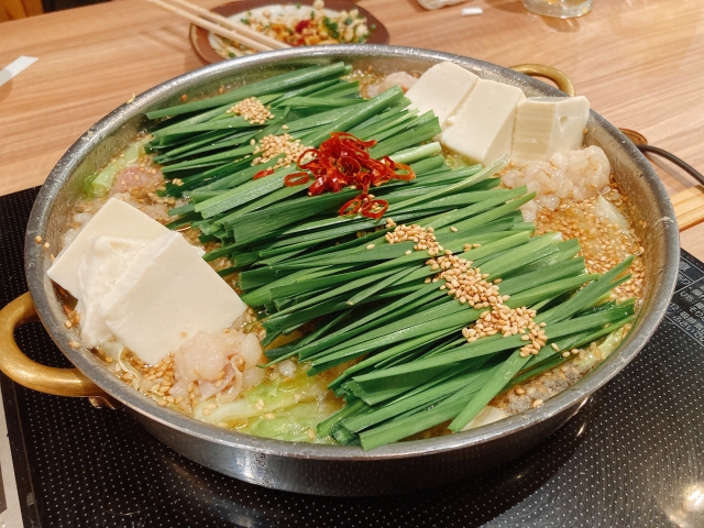 Motsunabe, hot pot berisi jeroan sapi dan sayur khas Prefektur Fukuoka, Jepang.