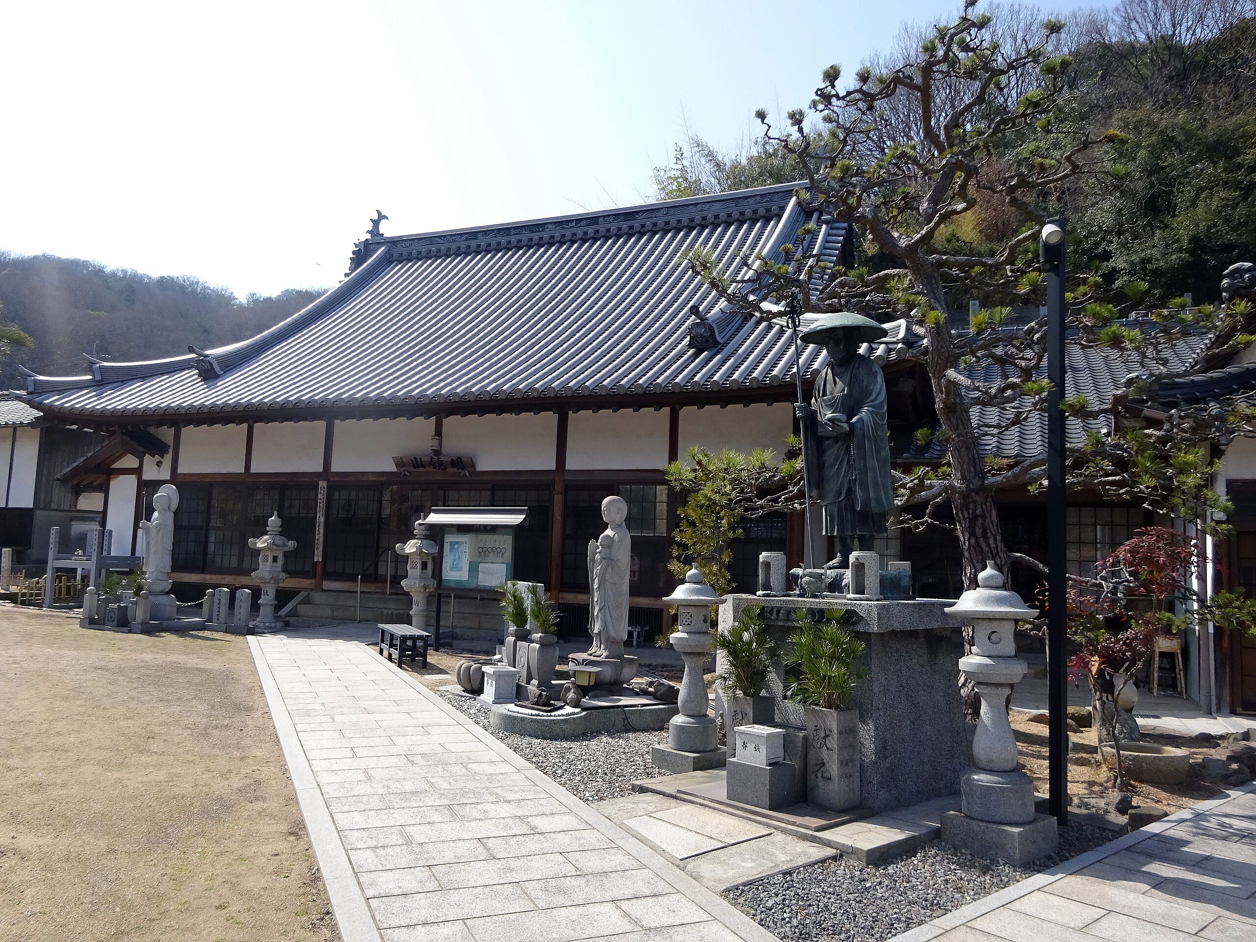 Kuil Enpukuji di Pulau Manabeshima, Prefektur Okayama, Jepang.