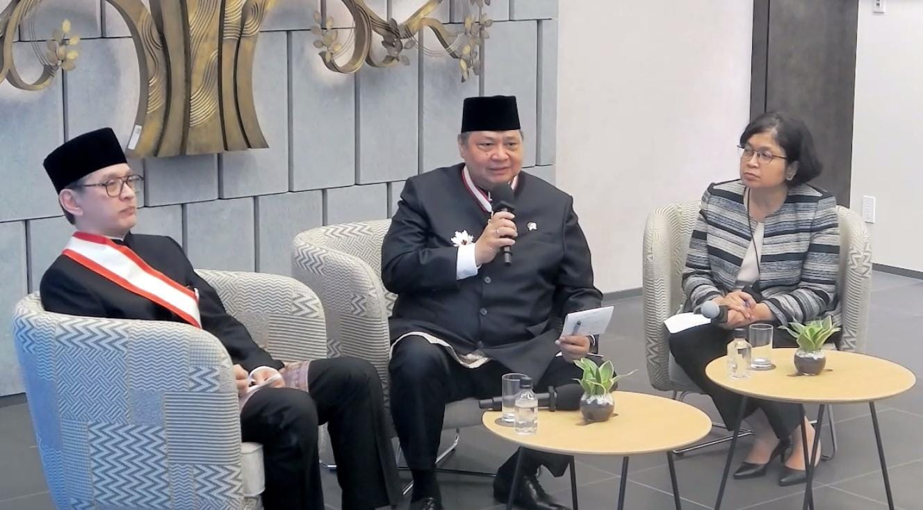 Menko Perekonomian Airlangga Hartarto dan eks Menlu RI Marty Muliana Natalegawa mendapatkan penghargaan bergengsi dari Pemerintah Jepang, Jumat (9/5/2025).