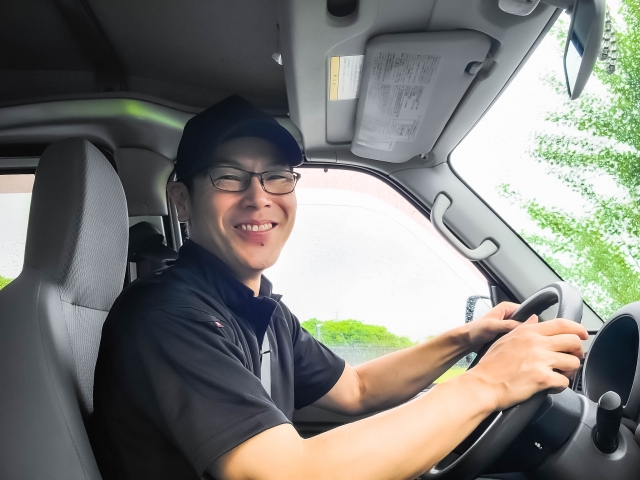 Pakailah kaus dan topi saat cuaca cukup panas di Jepang.