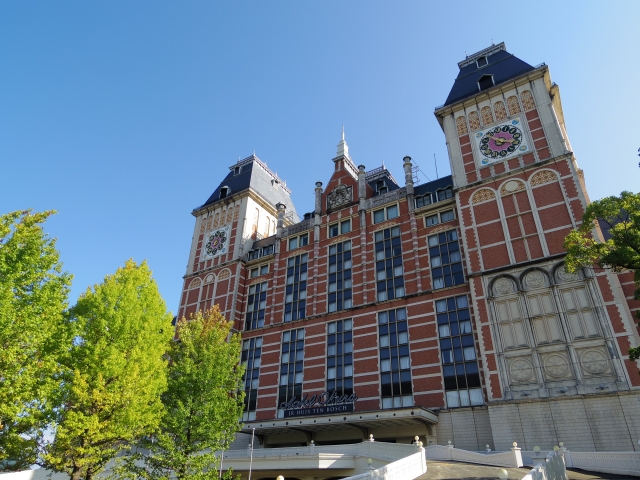 Huis Ten Bosch, taman bermain tema Belanda di Nagasaki, Jepang.