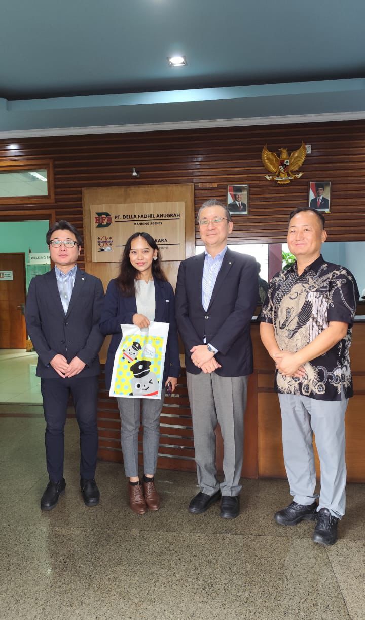 Momentum saat lulus interview SSW sopir bus di Jepang. Dari kiri Aoyagi (Kumiai), Mahatmi, Furukawa (CEO Tokyu Bus), dan Mr. B (Shankara).