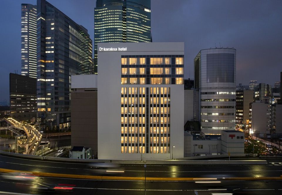 karaksa hotel Premier Tokyo Ginza menawarkan berbagai fasilitas dan layanan premium. Hotel ini memiliki beragam jenis kamar untuk memenuhi kebutuhan para pelancong, termasuk kamar penghubung yang ideal bagi keluarga dan kelompok.