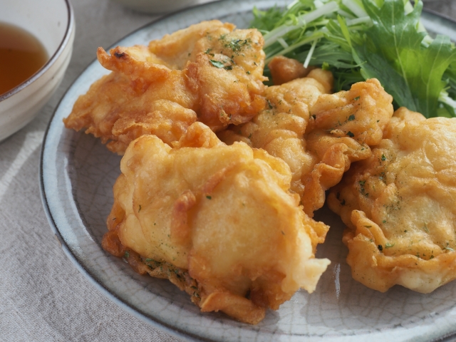 Toriten, tempura ayam khas Prefektur Oita, Jepang.