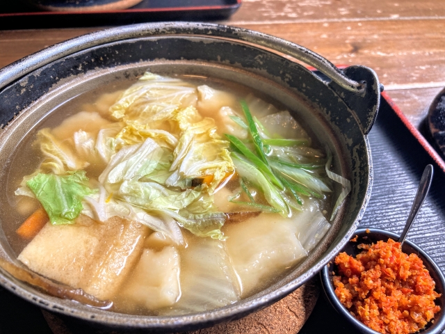 Dango-jiru sup miso berisi pangsit basah dan sayur khas Prefektur Oita, Jepang.
