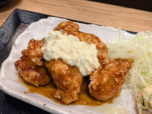 Chicken nanban, ayam goreng saus cuka manis dan tartar khas Prefektur Miyazaki, Jepang.