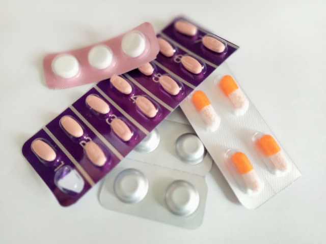 Ilustrasi obat bebas yang bisa dibeli di toko obat di Jepang.