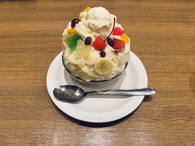 Shirokuma kakigori, es serut topping buah khas Prefektur Kagoshima, Jepang.