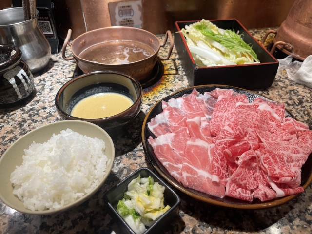 Shabu-shabu daging babi khas Prefektur Kagoshima, Jepang.