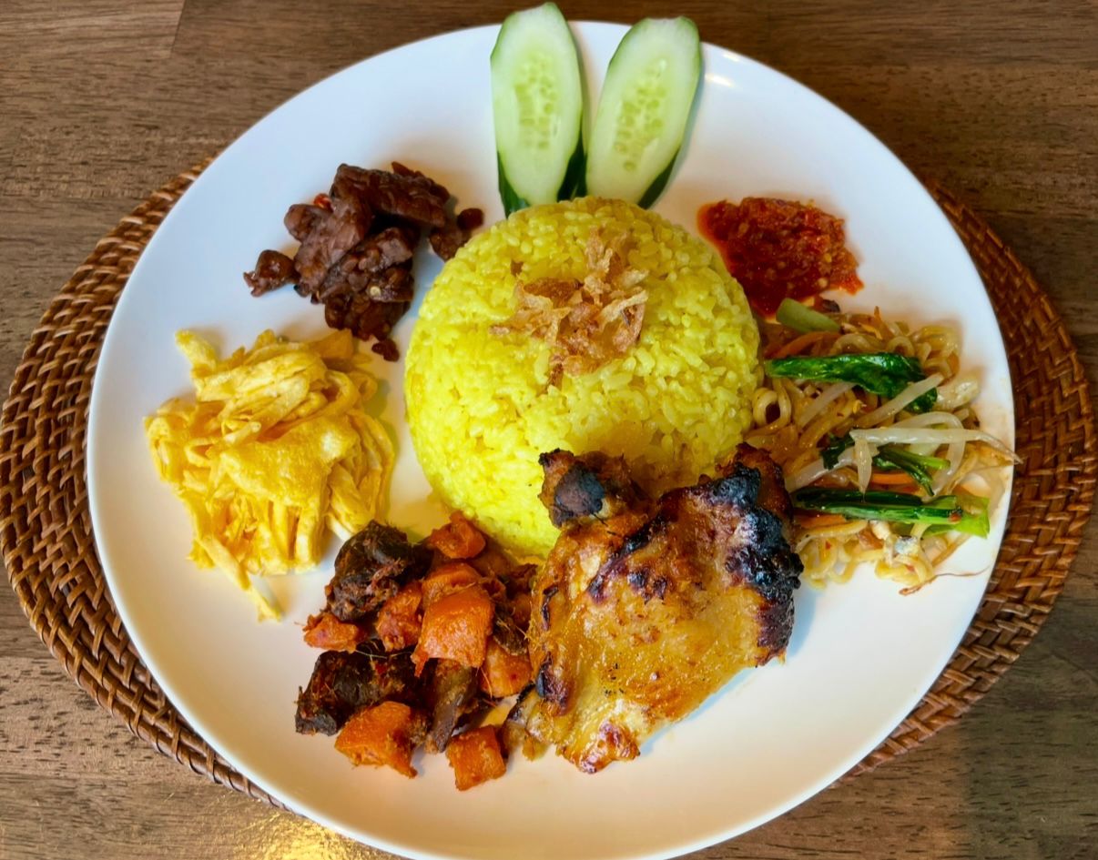 Nasi campur, salah satu menu favorit pengunjung Jepang di Garuda Cafe, Tokyo.