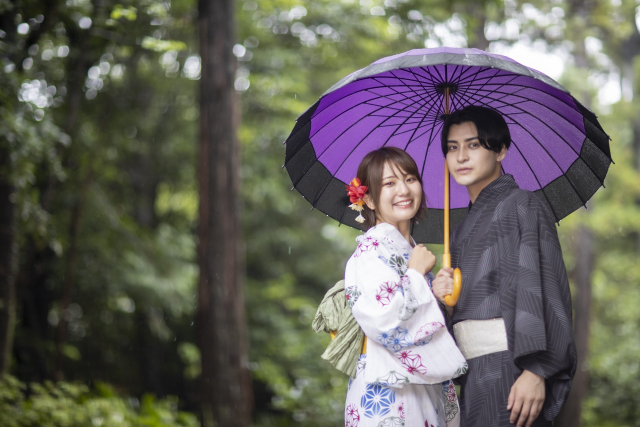Yukata, baju tradisional Jepang yang dipakai saat musim panas.