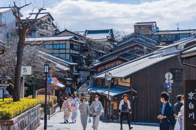 Ruas pedestrian Ninenzaka area Yasaka Tower  di Kyoto, Jepang.