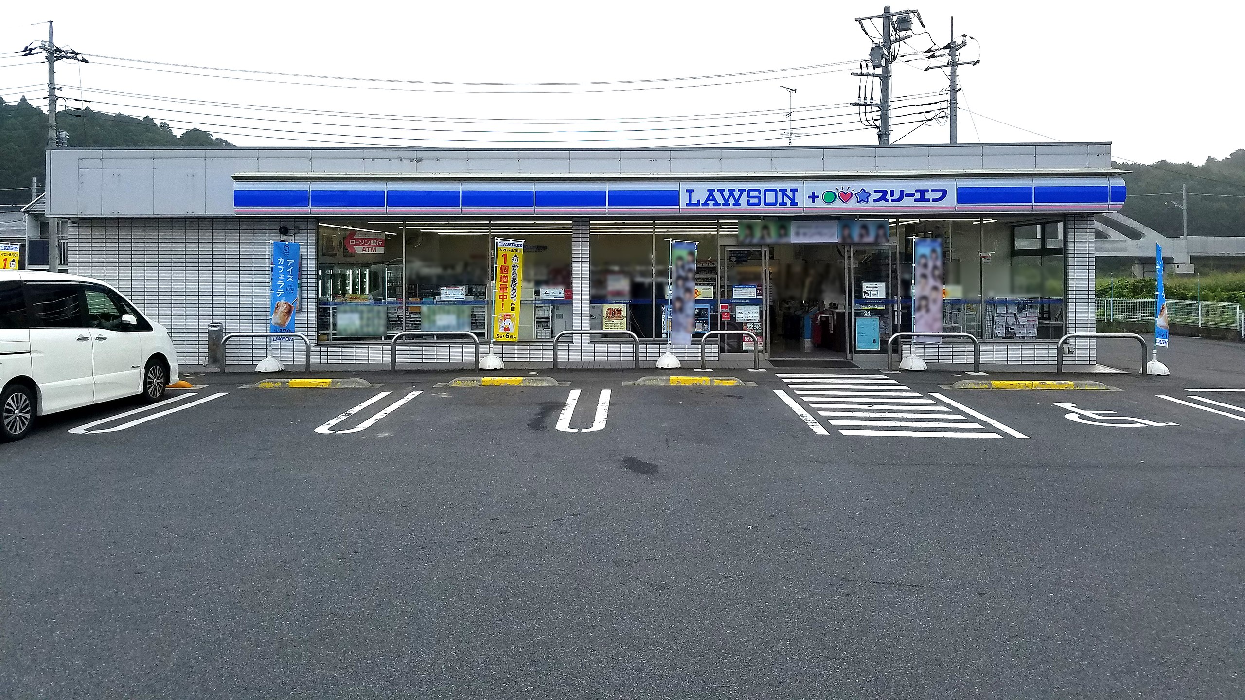 Lawson di Kota Narita, Prefektur Chiba, Jepang. Lawson Jepang sedang uji coba fitur menginap di tempat parkir Lawson di Chiba. (9/8/2020)