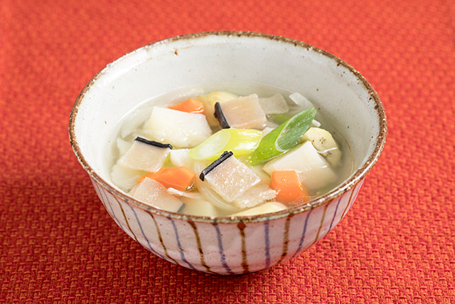 Shio kujira jiru, sup daging paus asin khas Prefektur Yamagata, Jepang.