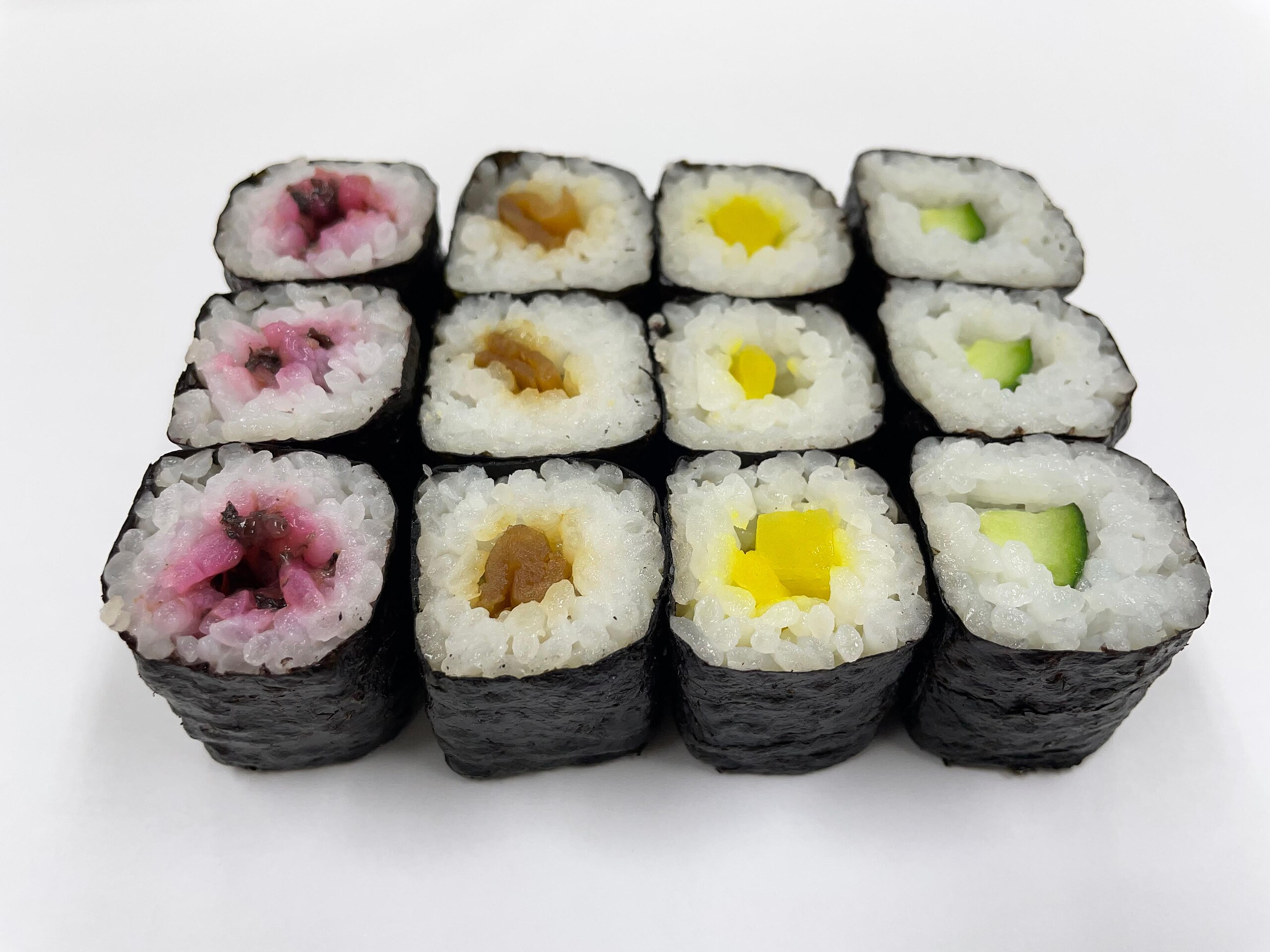 Ilustrasi sushi isi sayuran khas musim panas di Jepang.