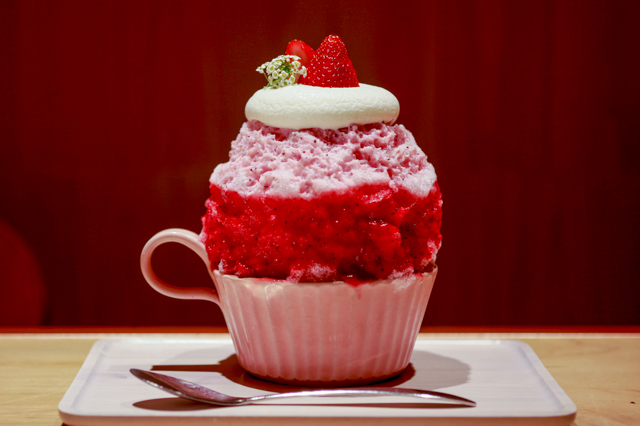 Kakigori, es serut khas Jepang khas festival musim panas.