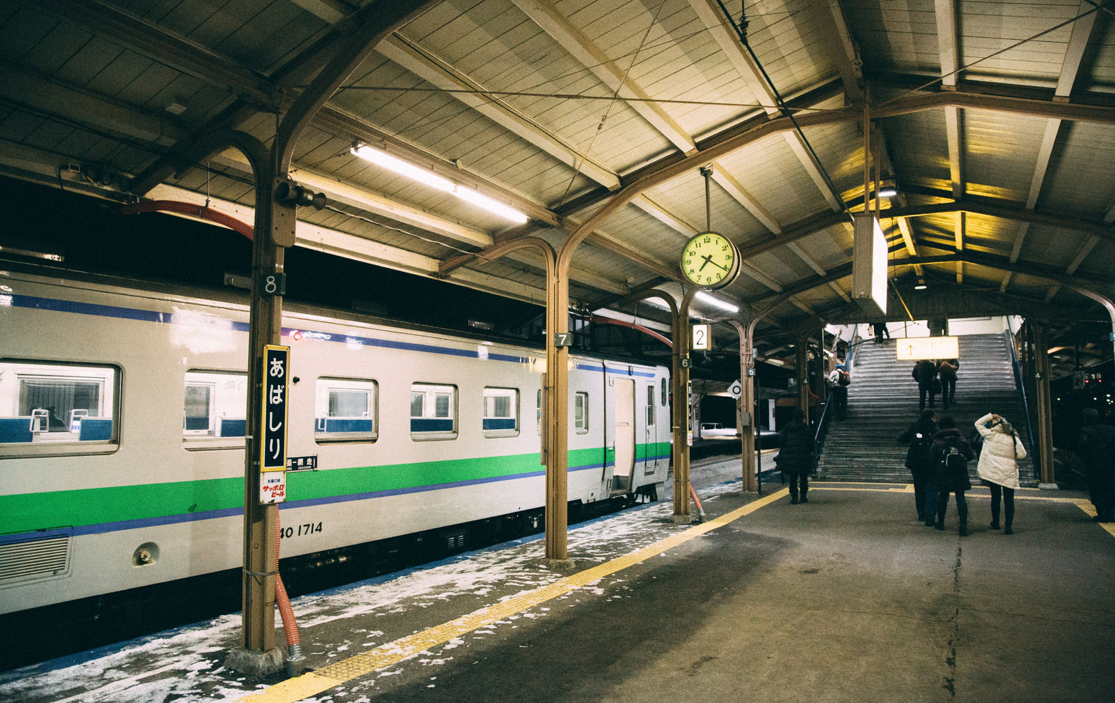 Ilustrasi kereta di Hokkaido, Jepang.