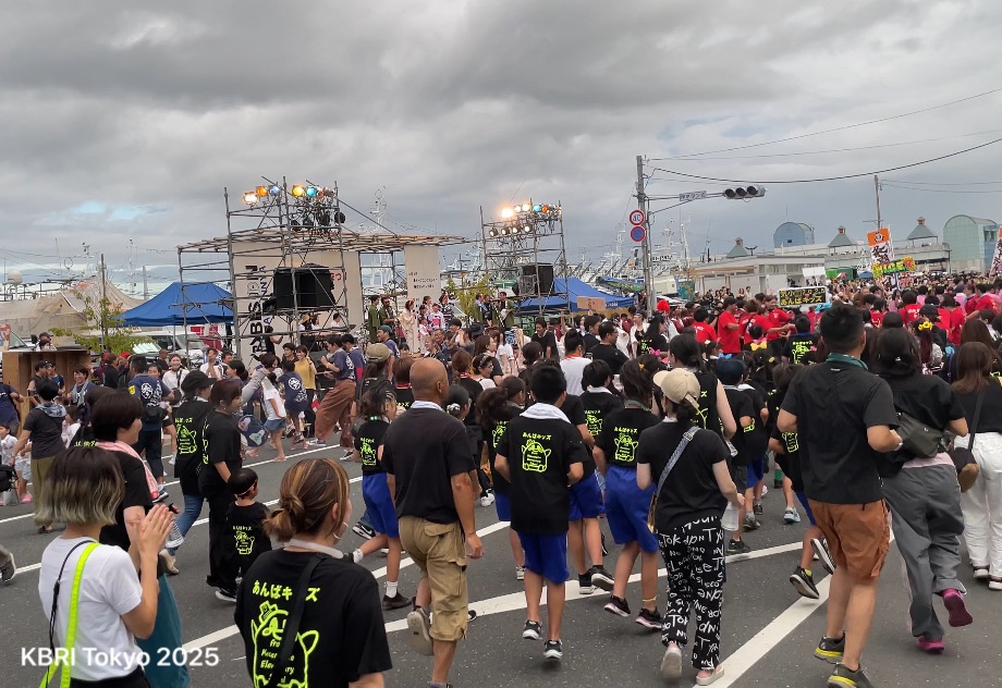Kesennuma Minato Matsuri pada 1–2 Agustus 2025 di Kota Kesennuma, Prefektur Miyagi. Festival ini menampilkan parade budaya Indonesia dan Jepang.