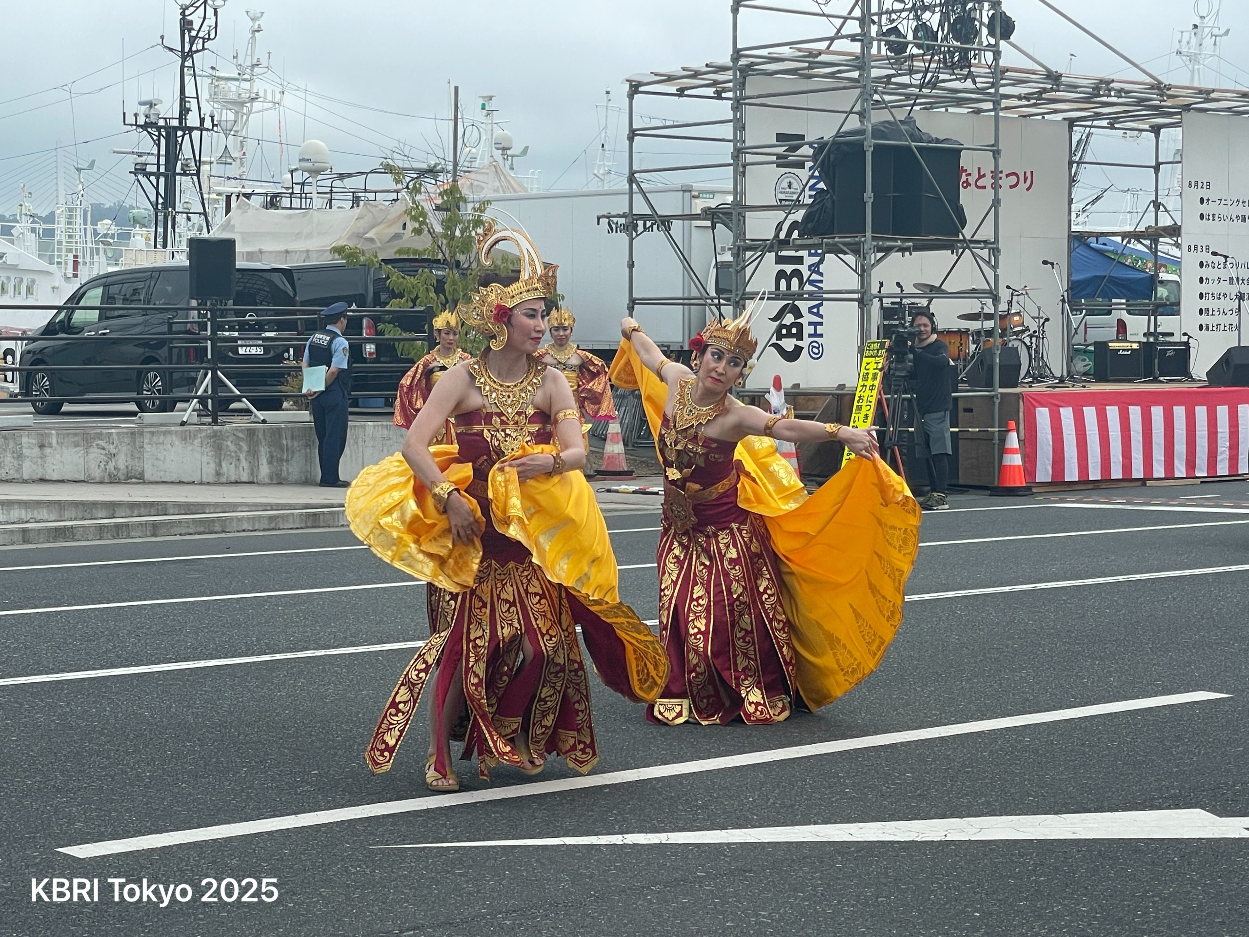 Kesennuma Minato Matsuri pada 1–2 Agustus 2025 di Kota Kesennuma, Prefektur Miyagi. Festival ini menampilkan parade budaya Indonesia dan Jepang.