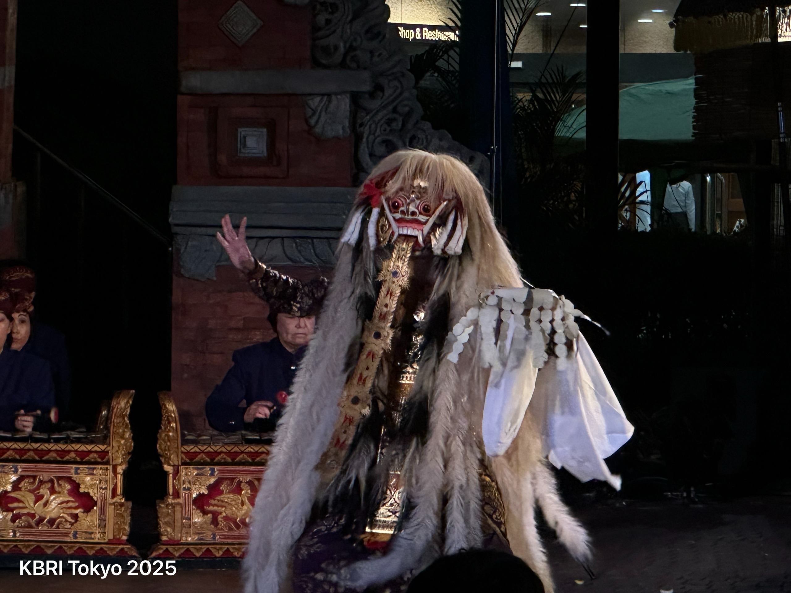 Geinoh Yamashirogumi Kecak Festival 2025 di Shinjuku Tokyo. Ratusan seniman Jepang pentaskan tari Bali.