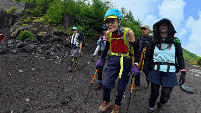 Kokichi Akuzawa, pendaki tertua Gunung Fuji pada usia 102 tahun.