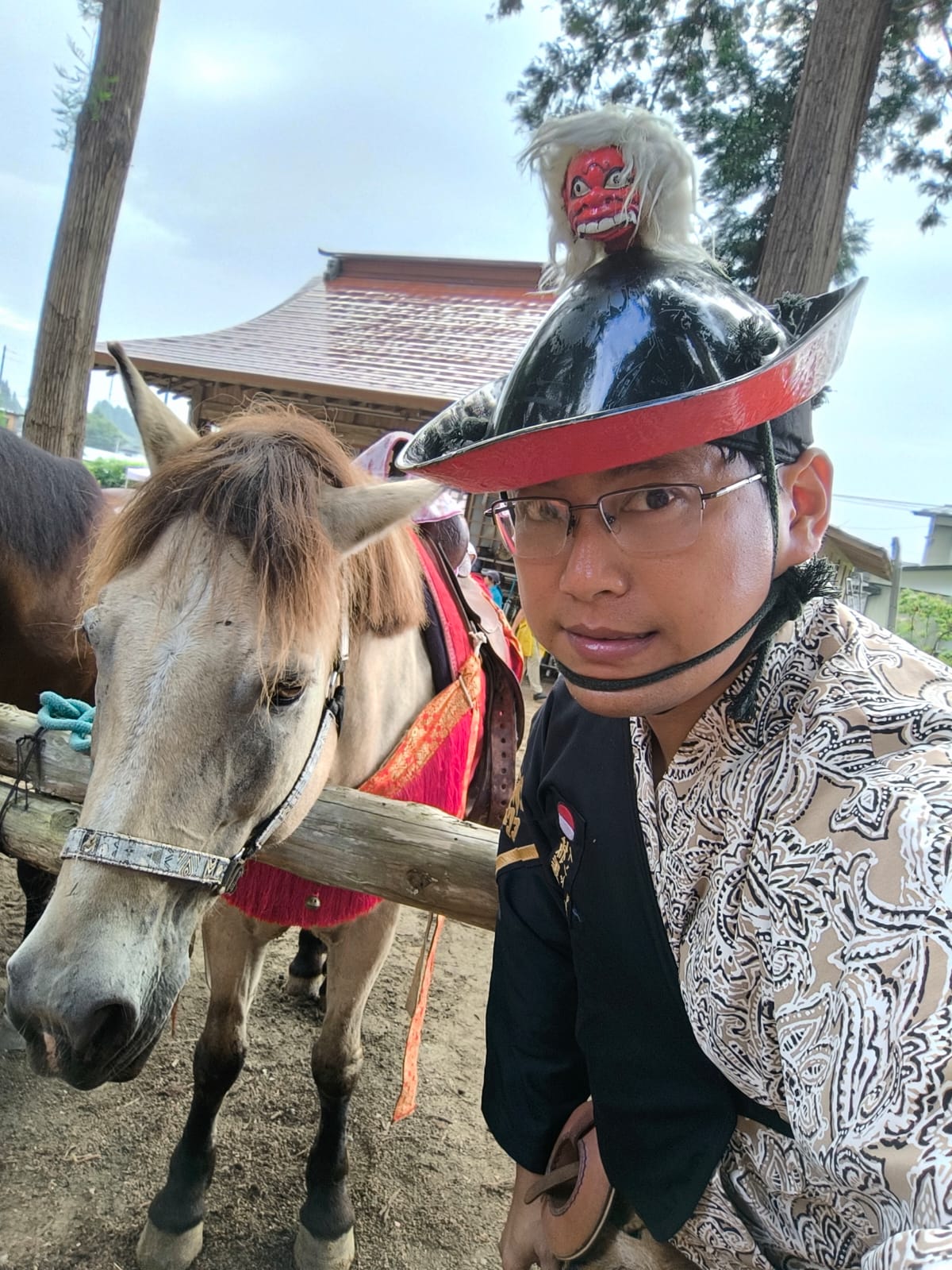 Adam Numair, juara yabusame di Jepang, bersama Oparu-chan sang kuda.