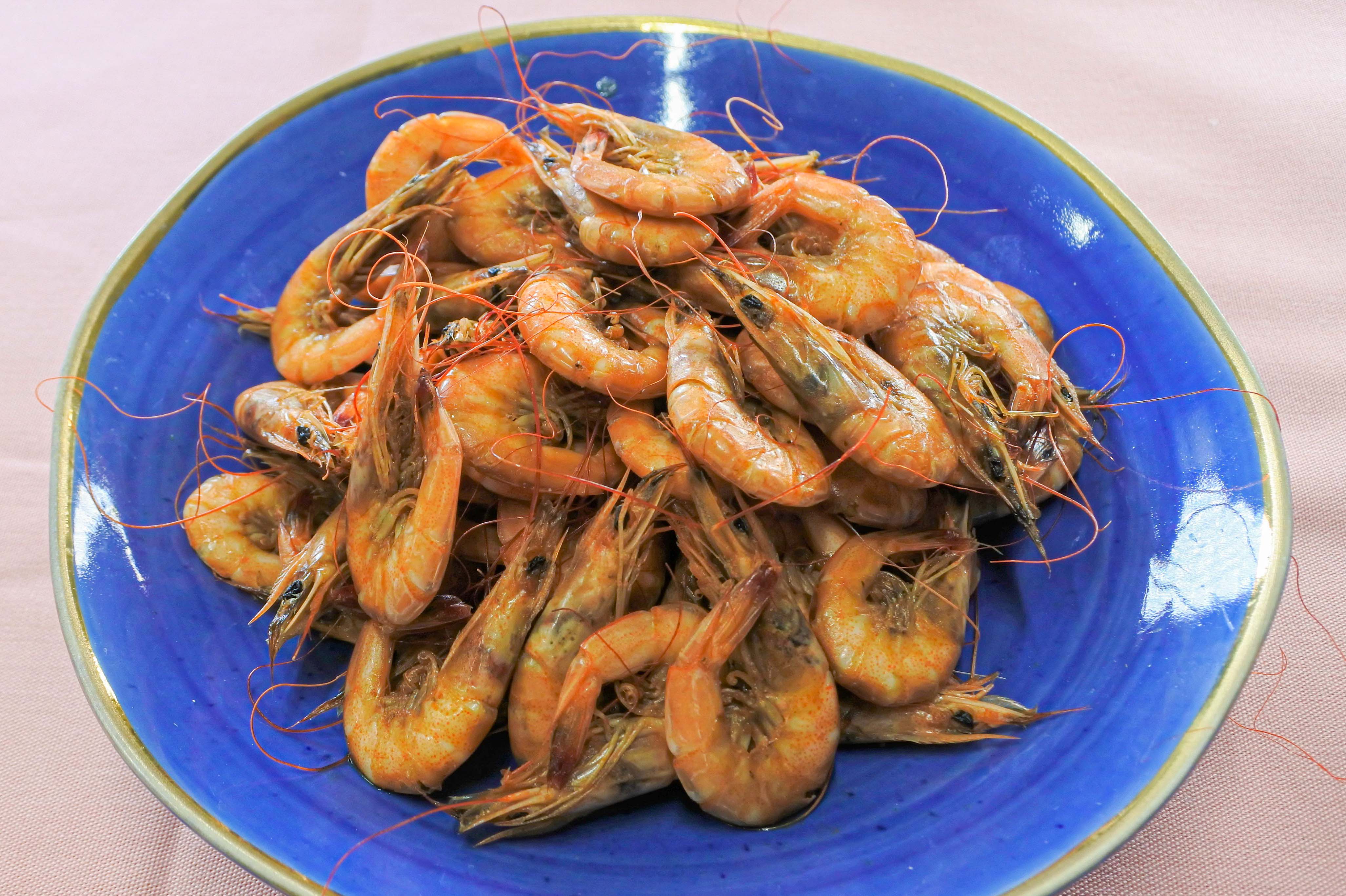 Ebizakko khas pesisir Jepang, udang kecil segar yang dimasak utuh dengan rasa manis alami laut.