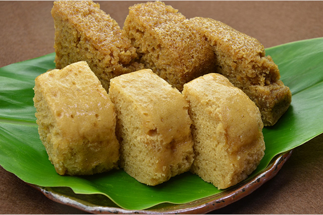 Fukuregashi, kue kukus gula merah khas Jepang.