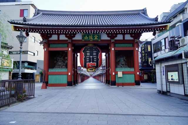 Gerbang Kaminarimon di Kuil Sensoji, Tokyo, Jepang.