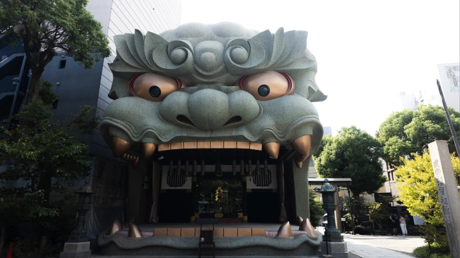 Kuil Yasaka, salah satu tempat ibadah dan wisata di Osaka, Jepang.
