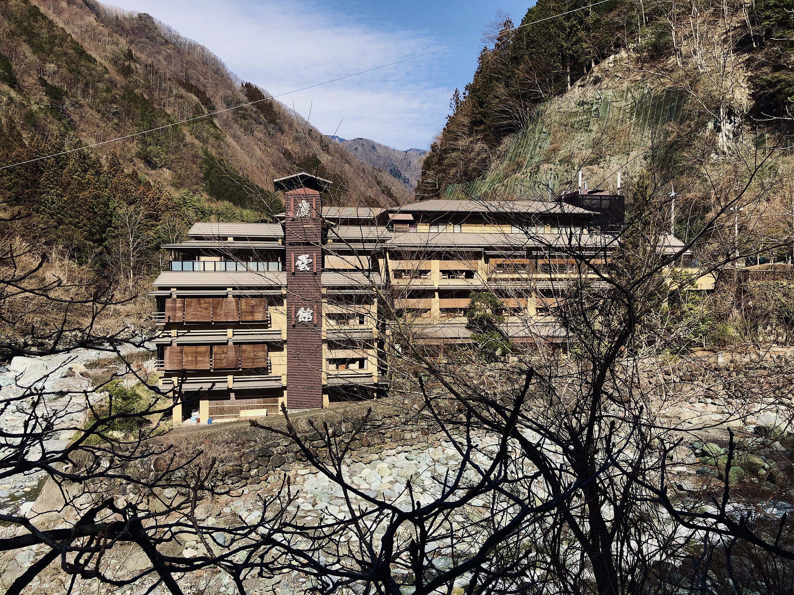 Nishiyama Onsen Keiunkan adalah hotel pemandian air panas yang terletak di Hayakawa, Prefektur Yamanashi, Jepang. Hotel ini didirikan pada tahun 705 Masehi dan menjadi hotel tertua di dunia. Pada 2011, hotel tersebut secara resmi diakui oleh Guinness World Records sebagai hotel tertua di dunia.