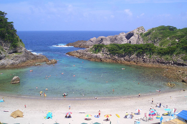 Pantai Tomari di Pulau Shikine Island, Desa Niijima, salah satu gugusan di Kepulauan Izu, Tokyo, Jepang.