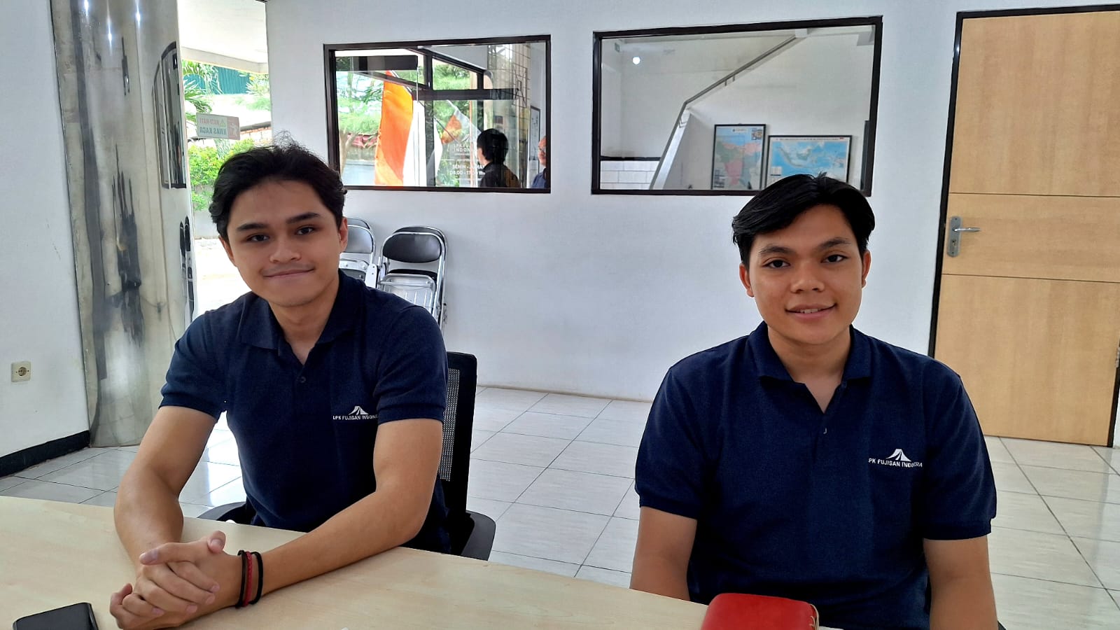 Muhammad Nabil Raihan (kiri) dan Taufik Rahman (kanan) sebagai pengajar atau sensei di LPK Fujisan Indonesia.