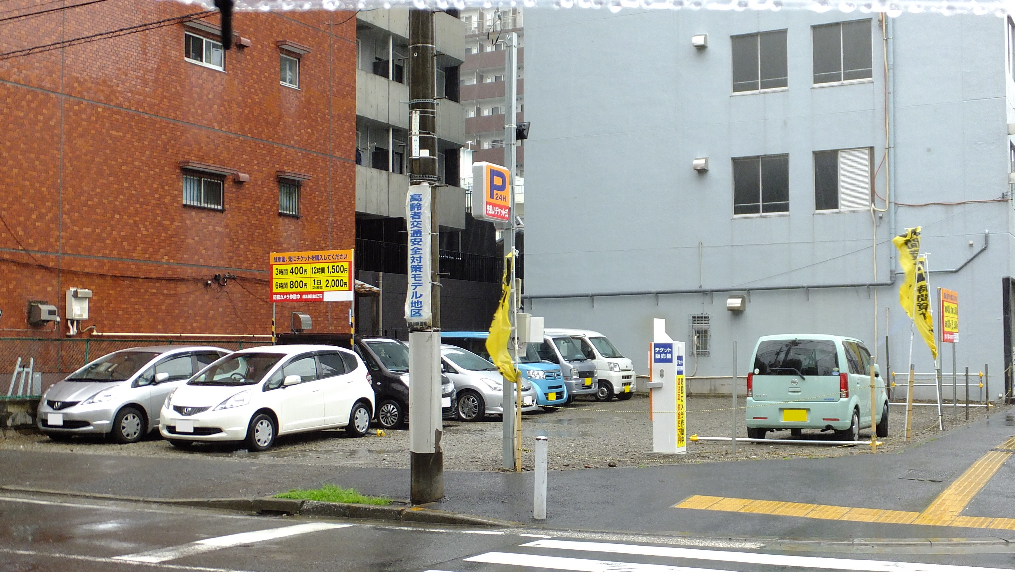 Tempat parkir koin di Jepang.