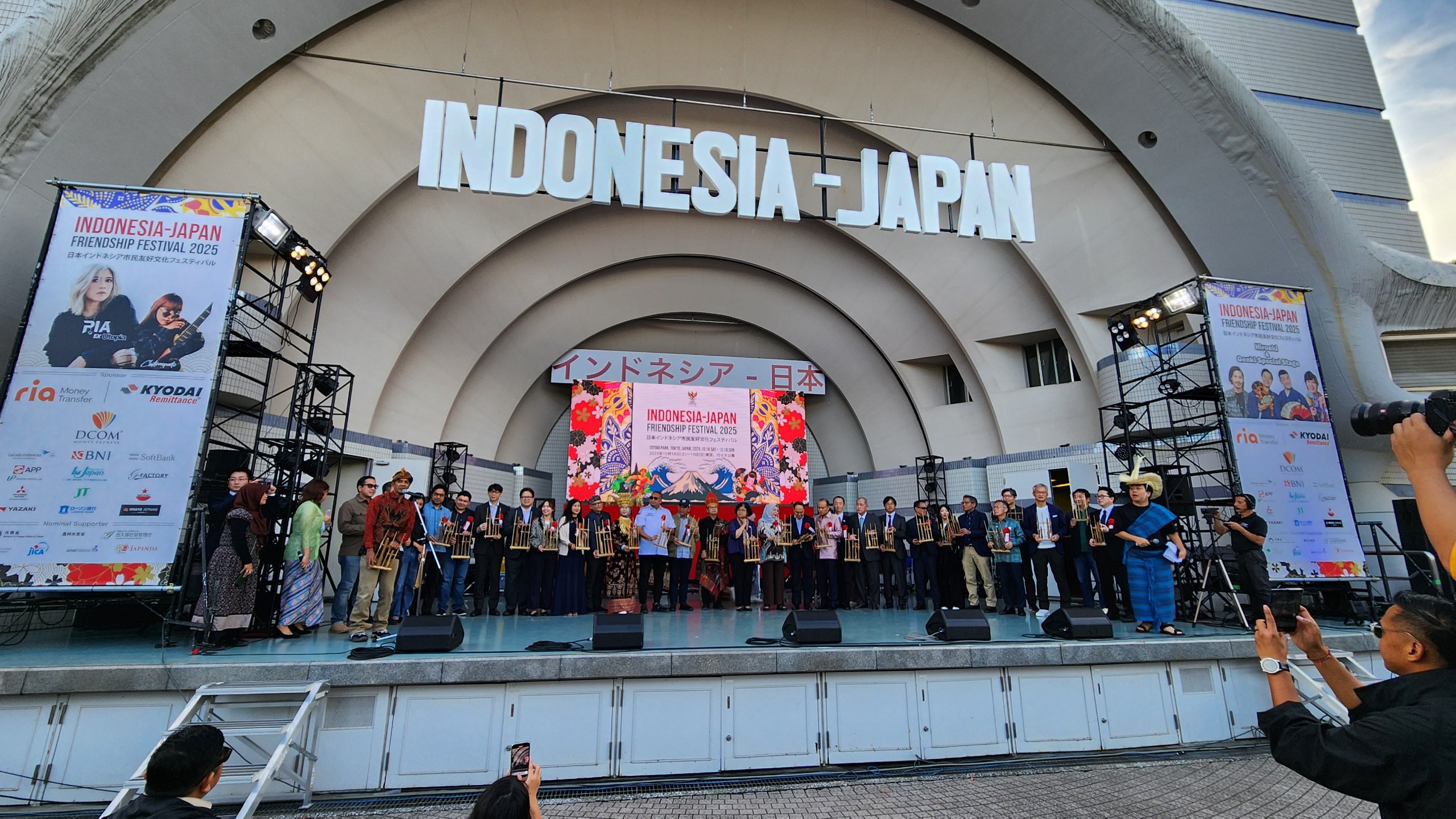 Suara angklung mengiringi pembukaan Indonesia Japan Friendship Festival 2025 di Tokyo.