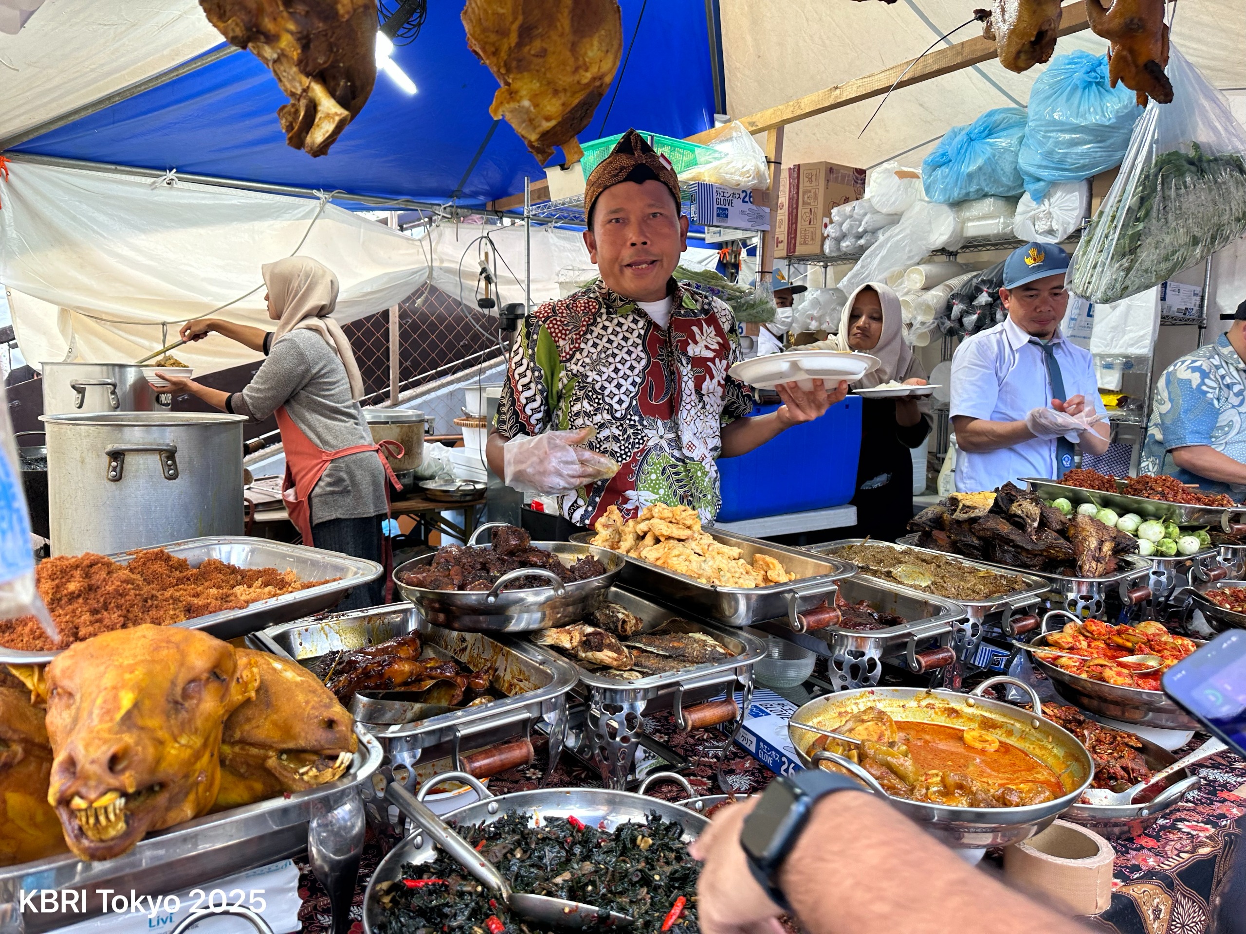 Beragam kuliner khas Indonesia bisa dinikmati di Indonesia Japan Friendship Festival 2025 di Tokyo.