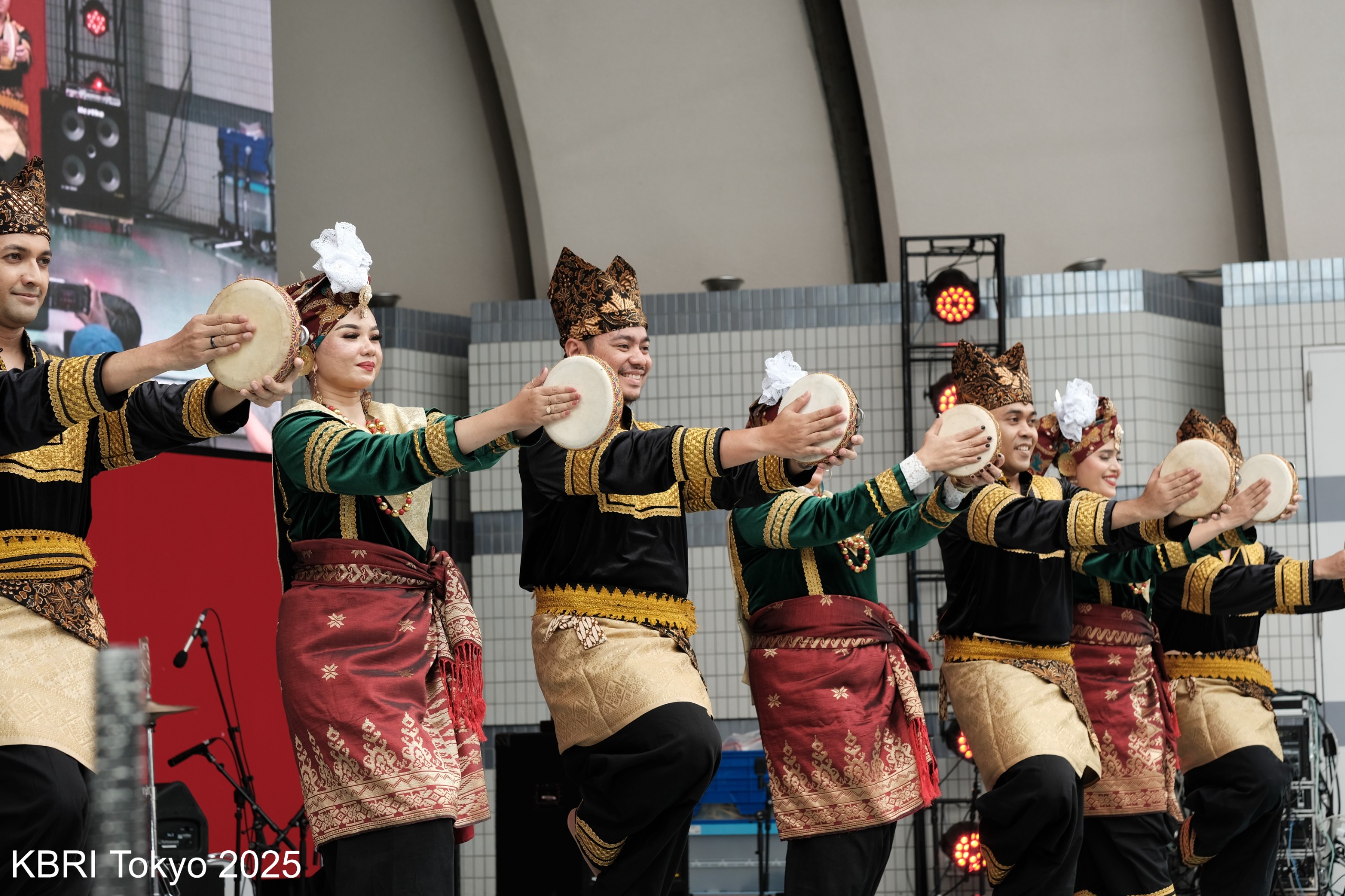 Tabuhan alat musik tradisional Indonesia meriahkan Indonesia Japan Friendship Festival 2025.
