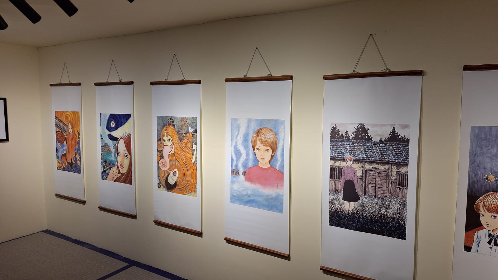 Beberapa lukisan karya Junji Ito yang memiliki ciri khas teror psikologi.