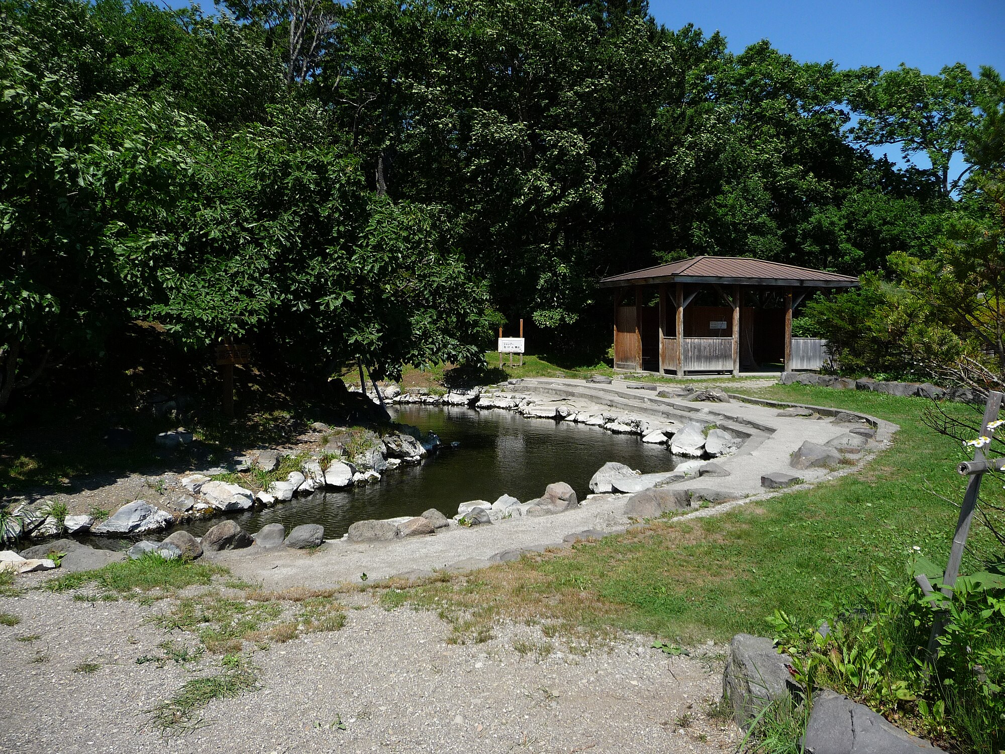 Pemandian air panas Wakoto di luar ruangan.