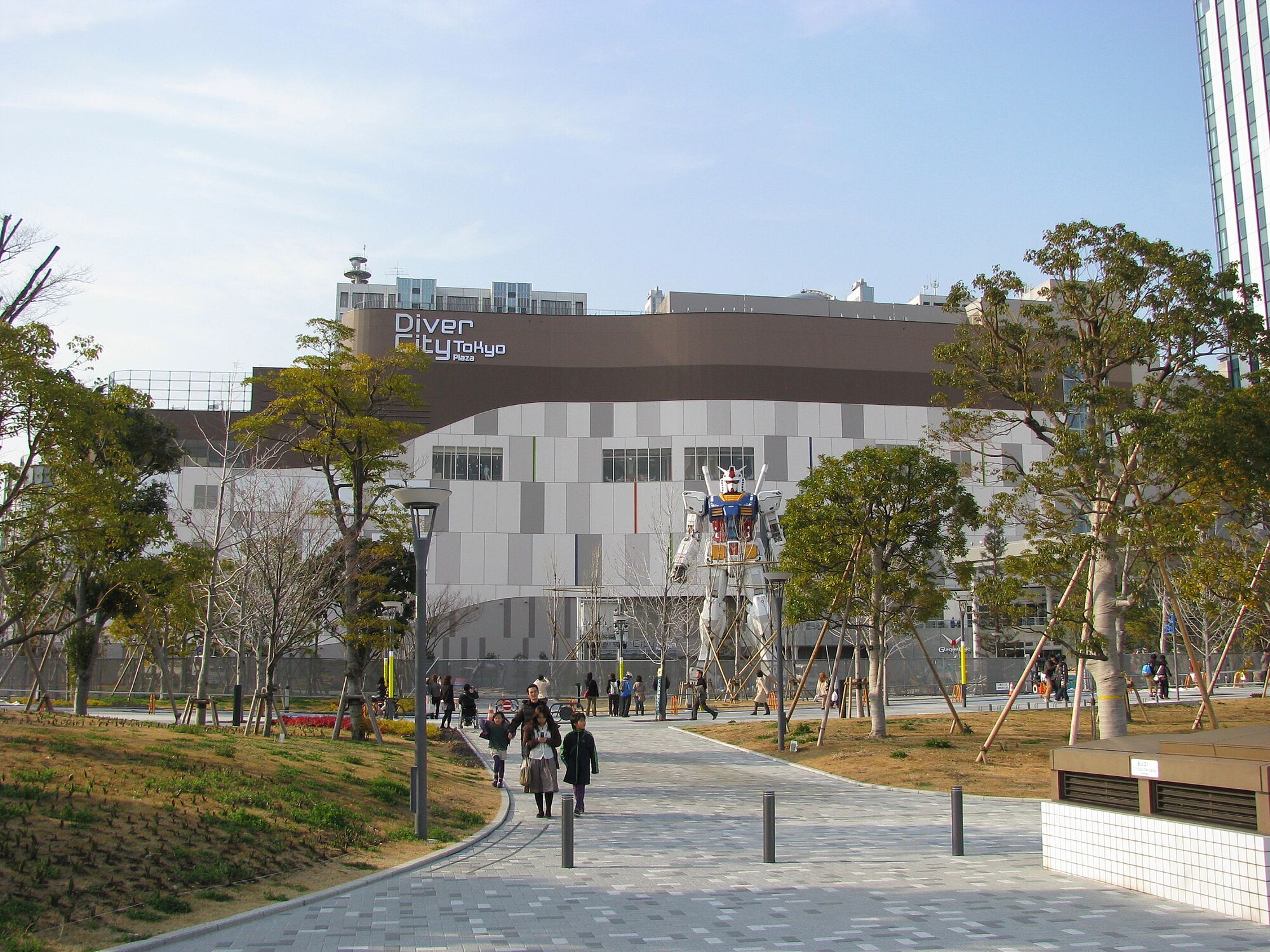 Diver City Tokyo. Tempat ini terletak di Aomi, Kōtō, Tokyo, Jepang.