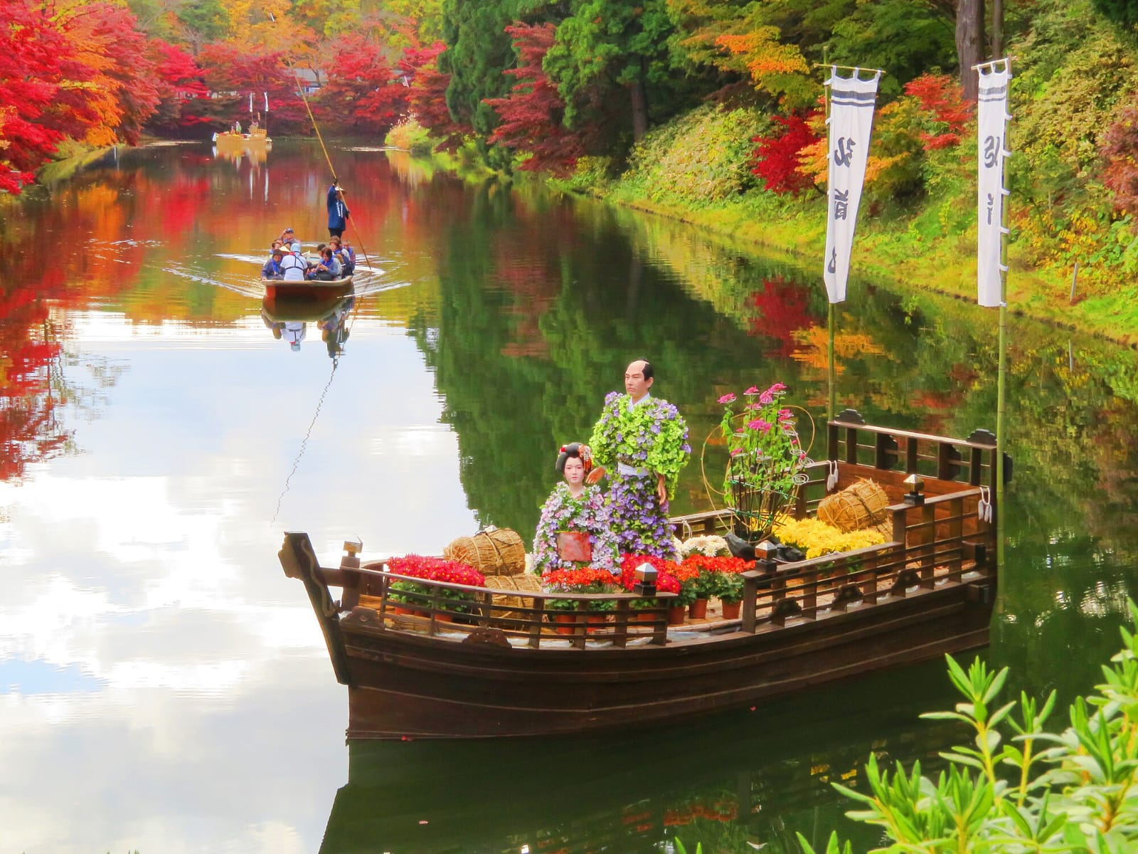 Festival Krisan dan Daun Musim Gugur di Kastil Hirosaki.