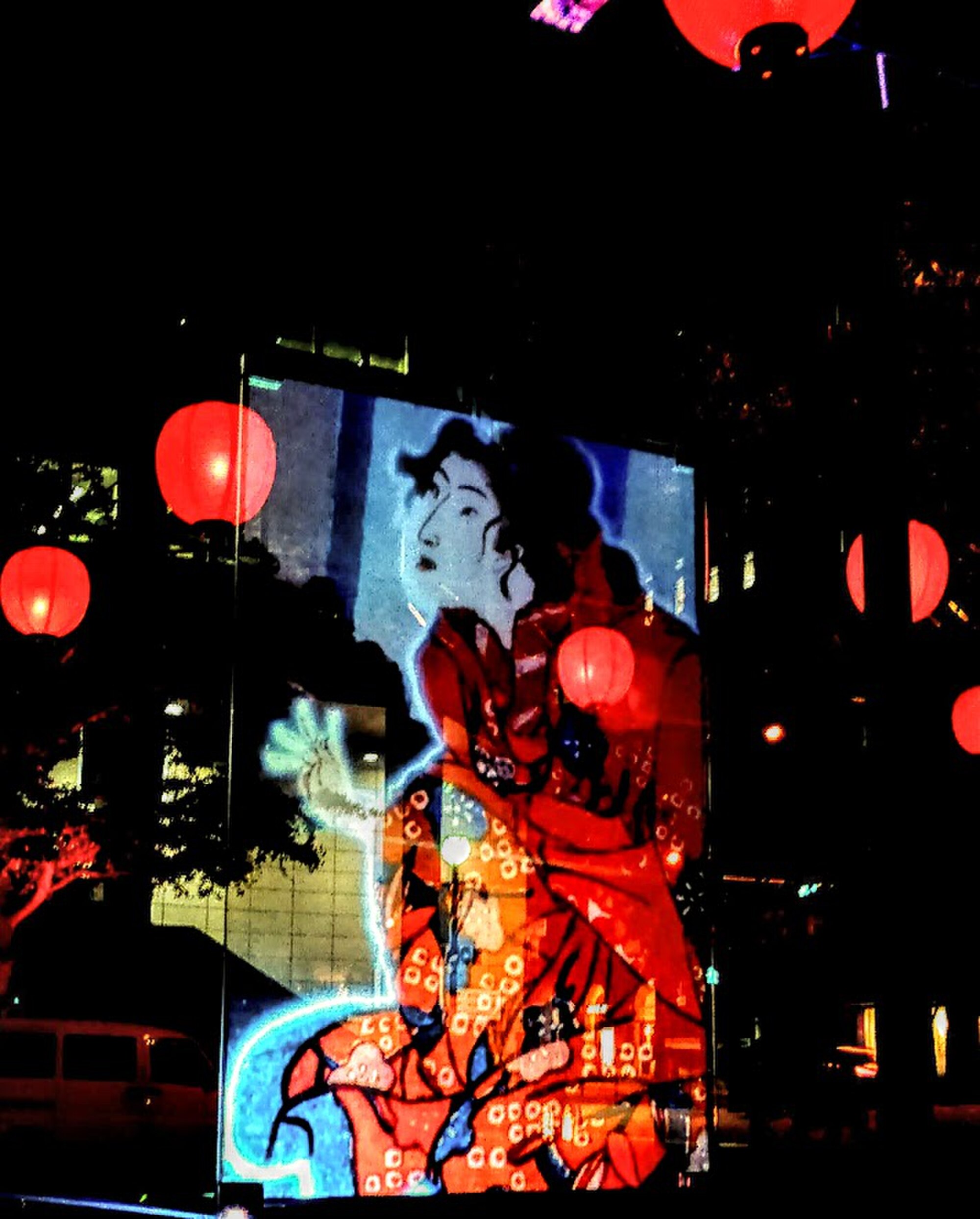 Ukiyoe adalah bentuk seni yang khas dan populer di Jepang pada periode Edo. Nihon-odori Ave mengadakan acara pameran Ukiyoe yang menampilkan karya seniman tradisional terkenal (termasuk Hokusai), disertai dengan lampion-lampion indah pada malam hari.
