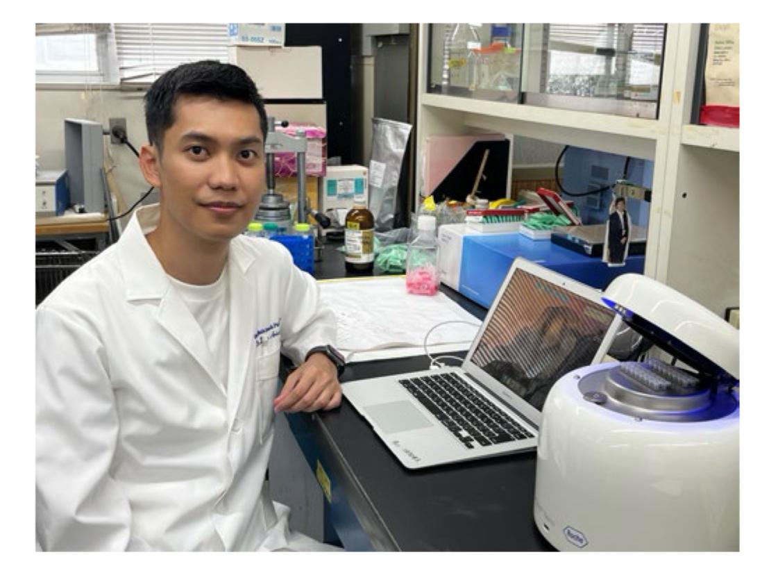 Dedy Ariwansa (31) saat berada di ruang laboratorium tempat ia bekerja.