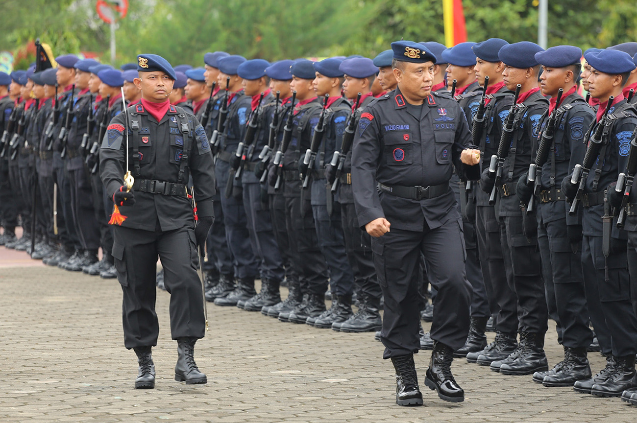 Perbedaan Brimob dan Polisi 