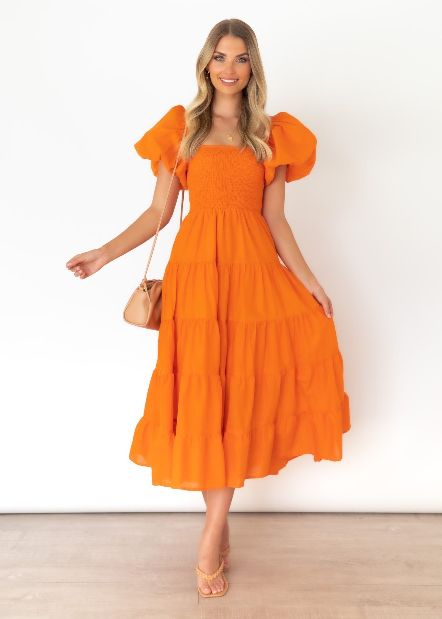 Warna yang Harus Dihindari Kulit Sawo Matang
