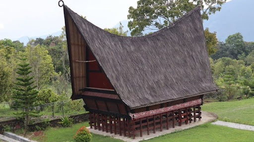 Rumah Adat Sumatera Utara: Bolon