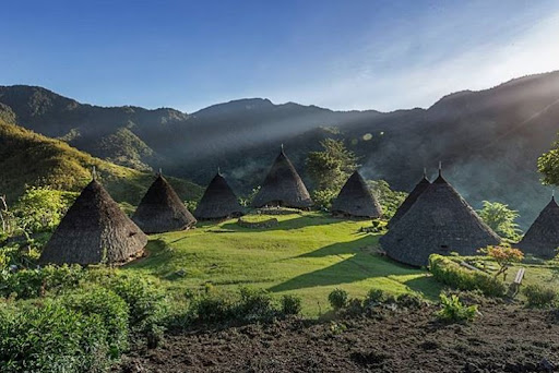  Rumah Adat NTT: Mbaru Niang