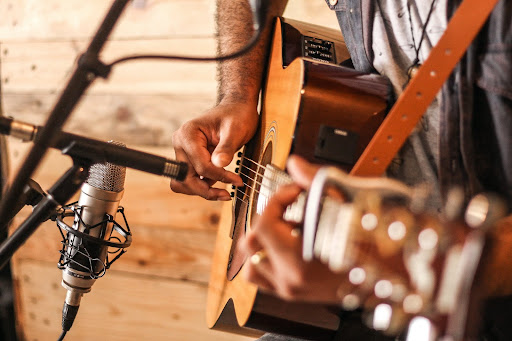 gitar semi akustik