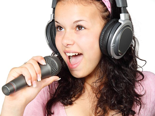 tips menyanyi saat karaoke