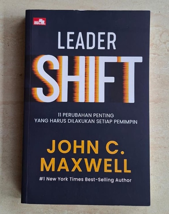 Berani Bergeser, Berani Memimpin: Menyelami Gagasan John C. Maxwell dalam Buku Leadershift